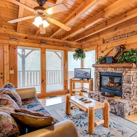 Secret Romance, 2 Bedrooms, Sleeps 8, Pool Table, Hot Tub, Arcade Gatlinburg Eksteriør billede