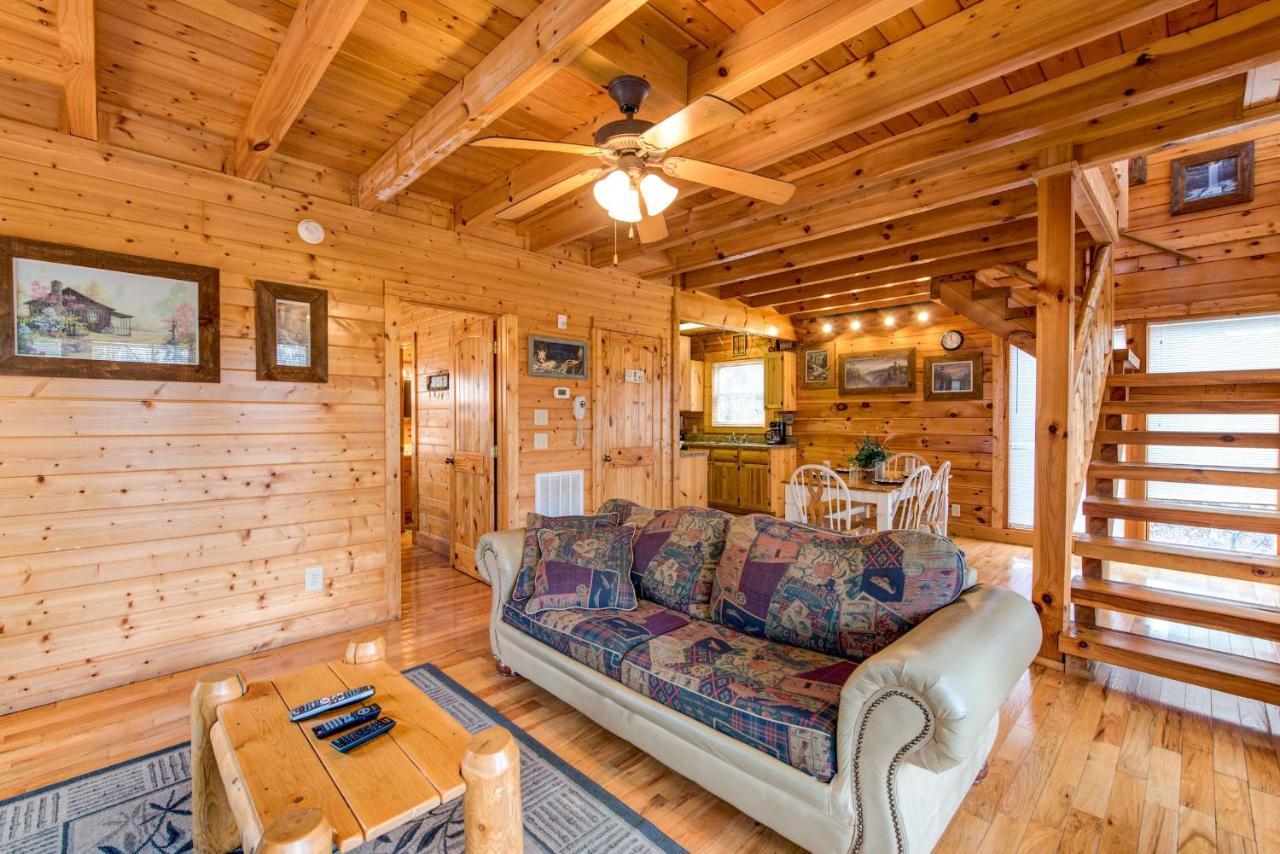 Secret Romance, 2 Bedrooms, Sleeps 8, Pool Table, Hot Tub, Arcade Gatlinburg Eksteriør billede