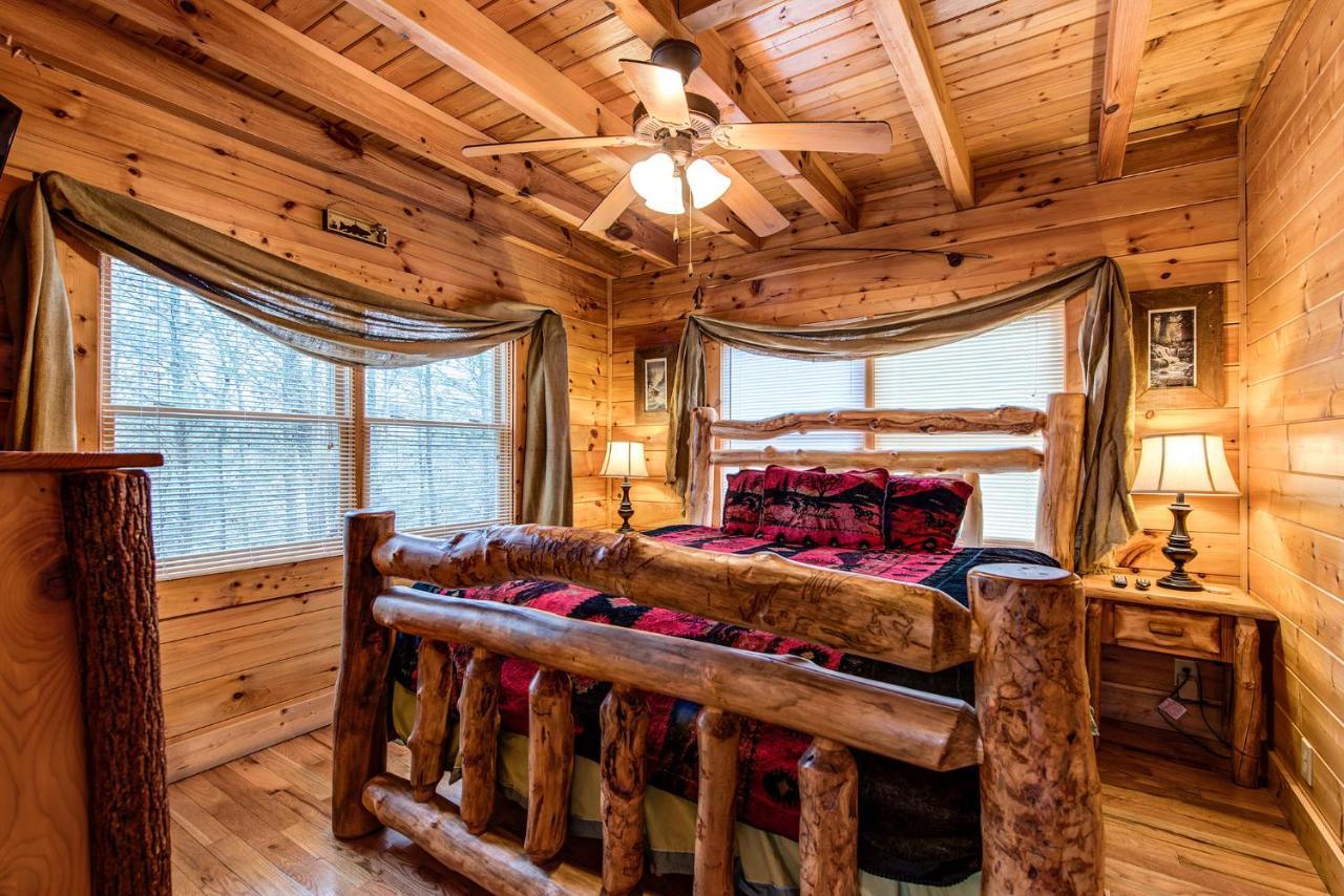 Secret Romance, 2 Bedrooms, Sleeps 8, Pool Table, Hot Tub, Arcade Gatlinburg Eksteriør billede