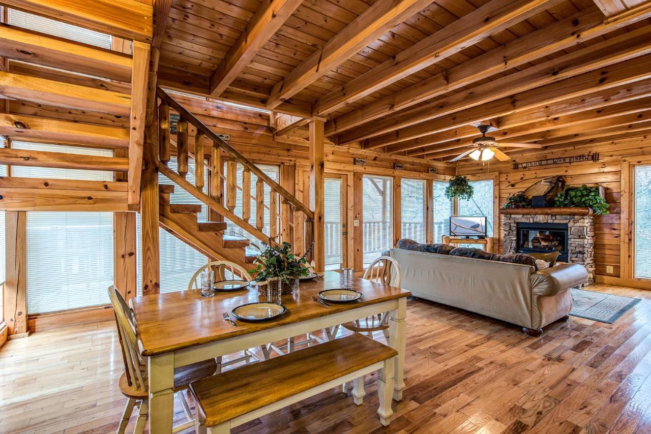 Secret Romance, 2 Bedrooms, Sleeps 8, Pool Table, Hot Tub, Arcade Gatlinburg Eksteriør billede