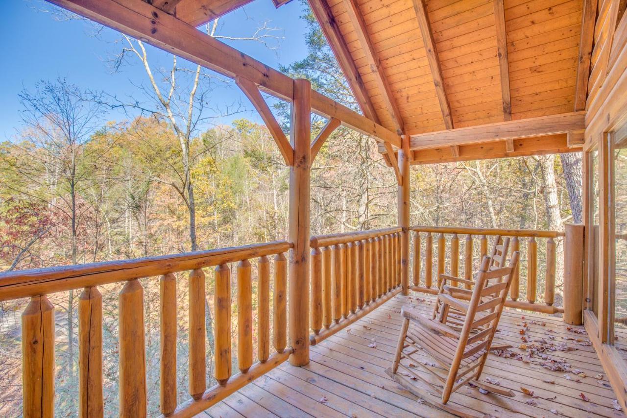 Secret Romance, 2 Bedrooms, Sleeps 8, Pool Table, Hot Tub, Arcade Gatlinburg Eksteriør billede